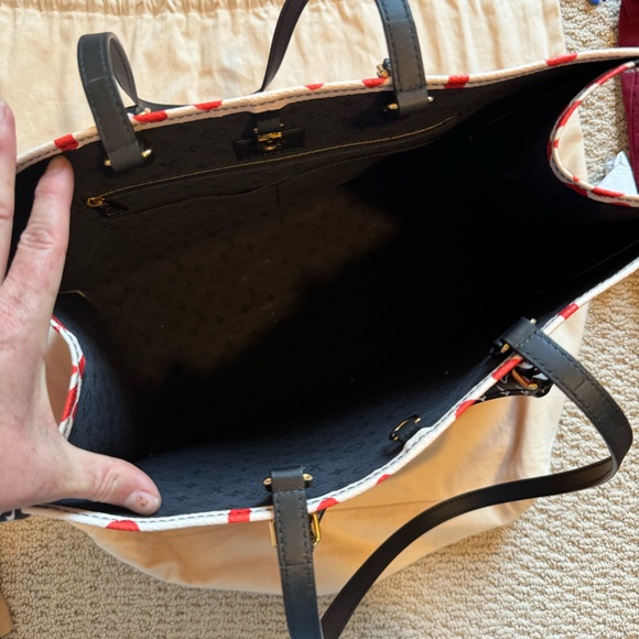 Louis Vuitton Monogram Giant Crafty Onthego GM Rouge Creme Black - Picture 5 of 9